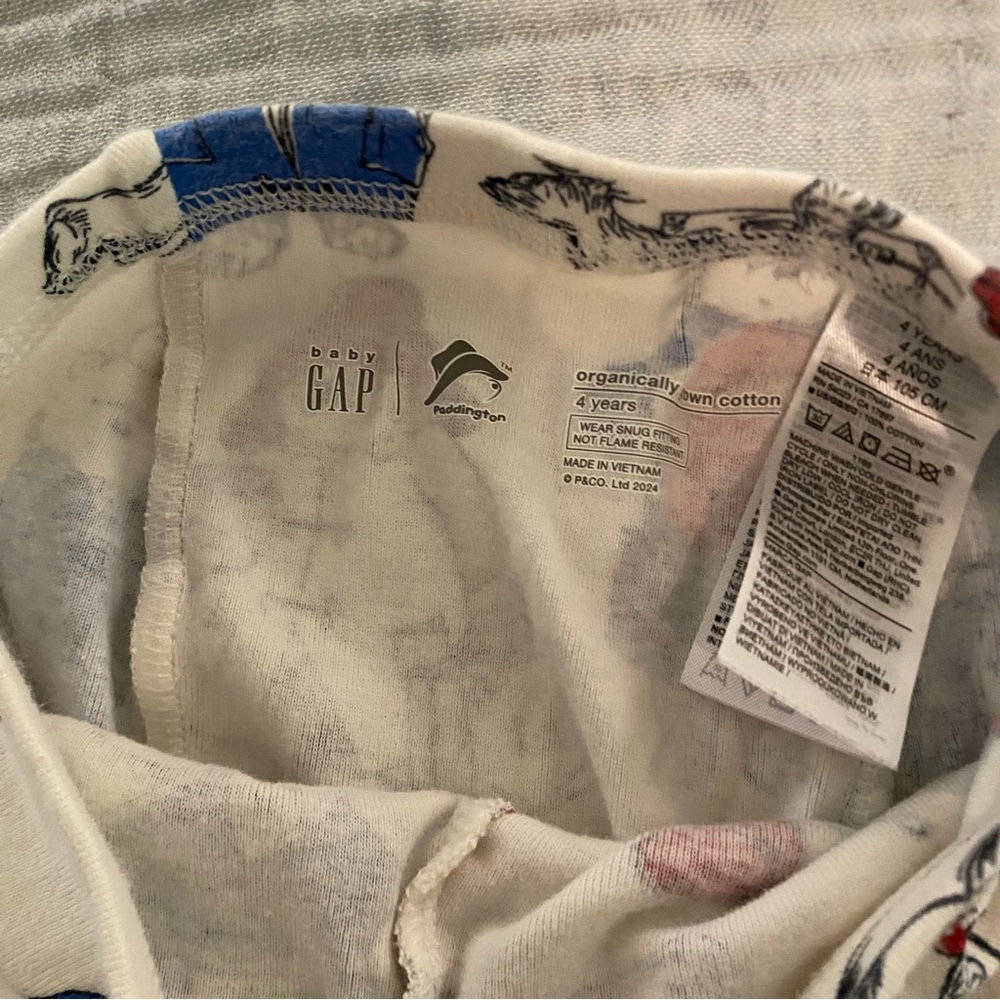 Adorable 4T Paddington PJs - Picture 4 of 10